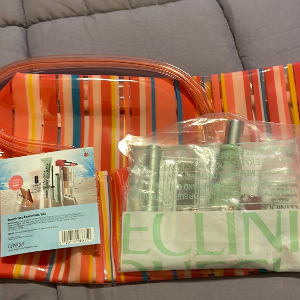 CLINIQUE 7 PC BEACH BAG ESSENTIALS SET